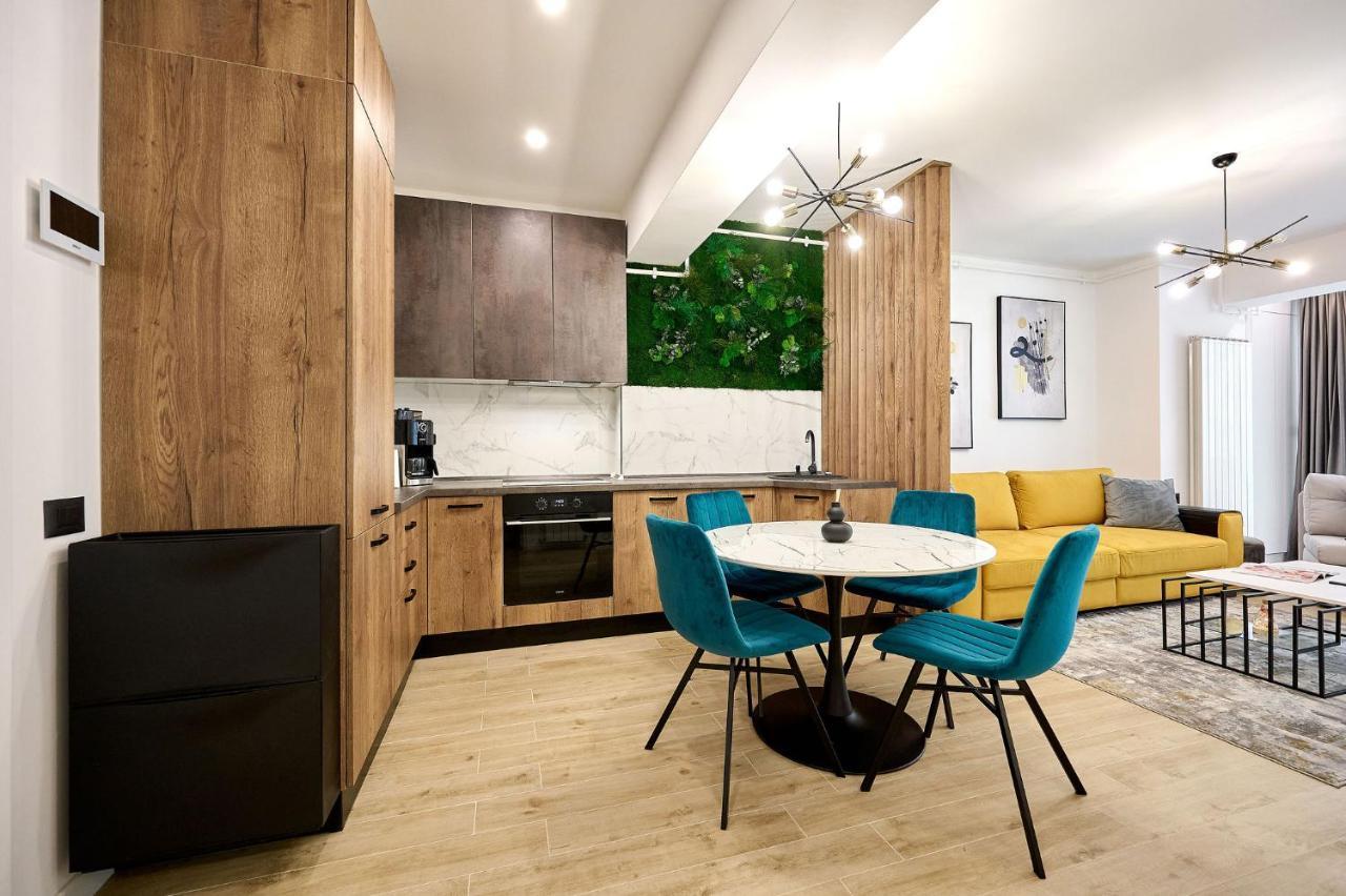 Infinity Summer Crib - Parking Apartment