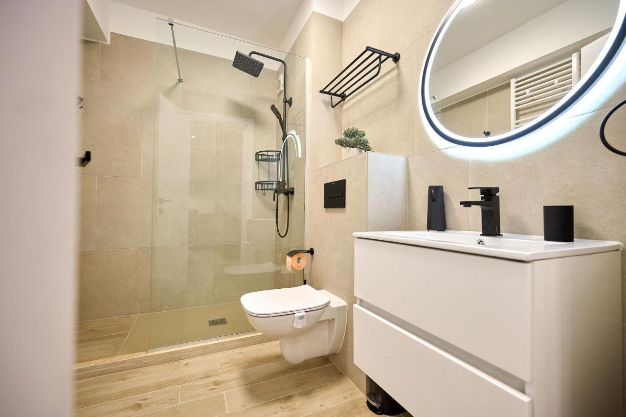 Infinity Summer Crib - Parking Apartment